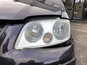Used Headlight, left Volkswagen Touran (1T1/T2) 1.6 FSI 16V Price € 45,00 Margin scheme offered by Gebr Opdam B.V.