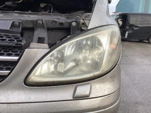 Used Headlight, left Mercedes Viano (639) 3.0 CDI V6 24V Price € 90,00 Margin scheme offered by Gebr Opdam B.V.