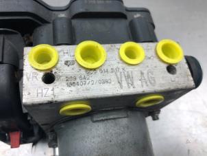 Pompe ABS d'un Volkswagen Polo V (6R) 1.4 TDI 12V 90 2016