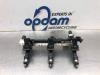 Injector (petrol injection) from a Opel Corsa D, 2006 / 2014 1.0, Hatchback, Petrol, 998cc, 48kW (65pk), FWD, A10XEP, 2009-12 / 2014-08 2010