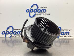Usados Motor de ventilador de calefactor Audi A3 (8P1) 1.6 Precio € 100,00 Norma de margen ofrecido por Gebr Opdam B.V.