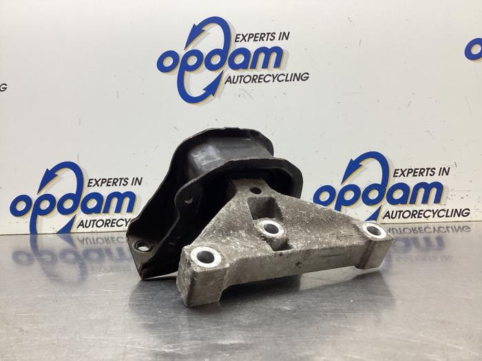 Used Engine mount Peugeot 1007 (KM) 1.4 Price € 32,00 Margin scheme offered by Gebr Opdam B.V.