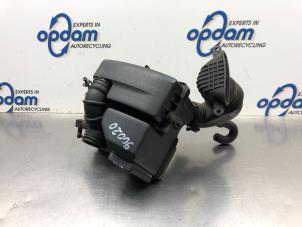 Używane Obudowa filtra powietrza Kia Picanto (BA) 1.0 12V Cena € 50,00 Procedura marży oferowane przez Gebr Opdam B.V.