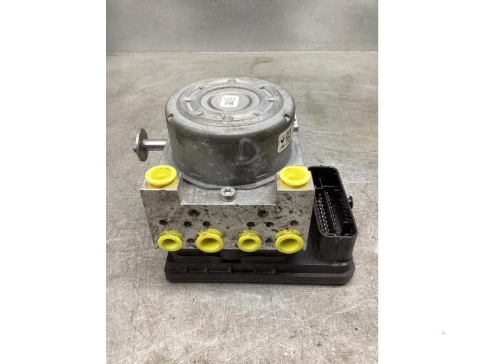 Begagnade ABS-pump Renault Espace (RFCJ) 1.8 Energy Tce 225 Pris € 200,00 Marginaltabell erbjuds av Gebr Opdam B.V.
