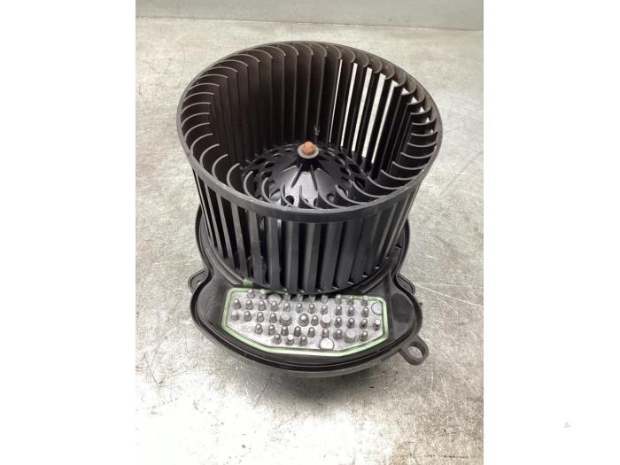 Motor de ventilador de calefactor de un Renault Espace (RFCJ) 1.8 Energy Tce 225 EDC 2018
