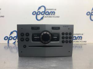 Usados Reproductor de CD y radio Opel Corsa D 1.2 16V Precio € 75,00 Norma de margen ofrecido por Gebr Opdam B.V.