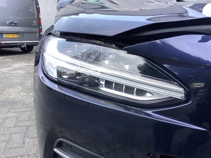 Używane Reflektor prawy Volvo S90 II 2.0 T4 16V Cena € 1.250,00 Procedura marży oferowane przez Gebr Opdam B.V.