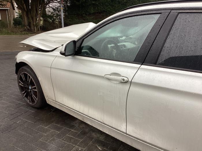 Puerta de 4 puertas izquierda delante de un BMW 3 serie Touring (F31) 318d 2.0 16V 2014
