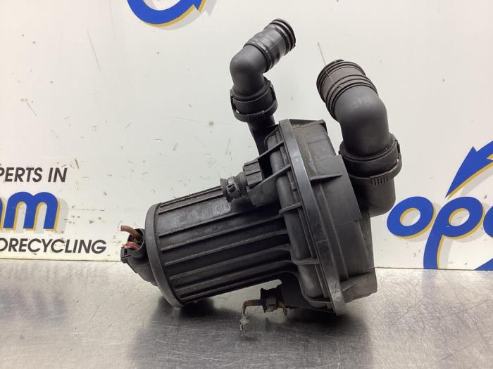 Secondary pump from a Audi A3 (8L1) 1.6 2003