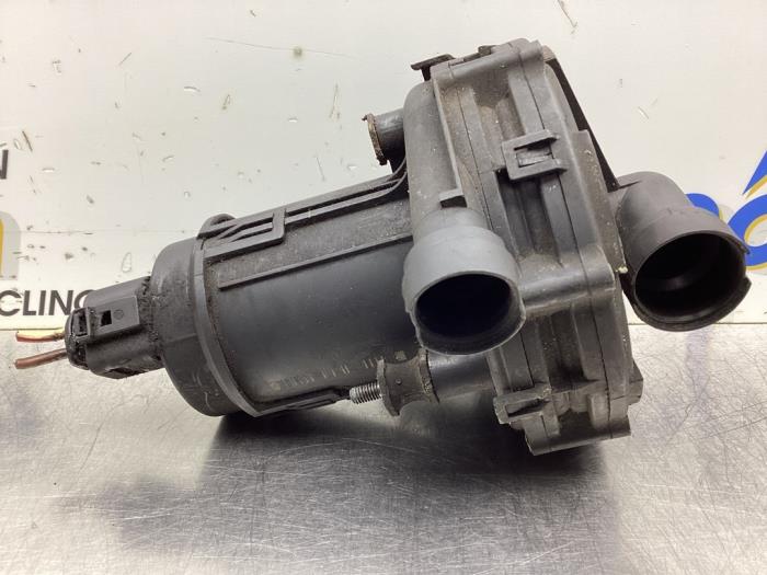 Begagnade Sekundär pump Skoda Octavia Combi (1U5) 1.8 20V Turbo 4x4 Pris € 68,00 Marginaltabell erbjuds av Gebr Opdam B.V.