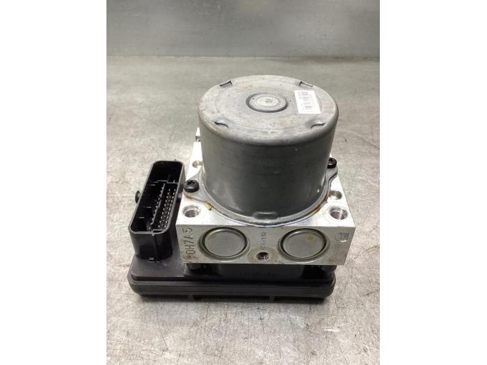 Begagnade ABS-pump Kia Rio IV (YB) 1.0i T-GDi 100 12V Pris € 100,00 Marginaltabell erbjuds av Gebr Opdam B.V.