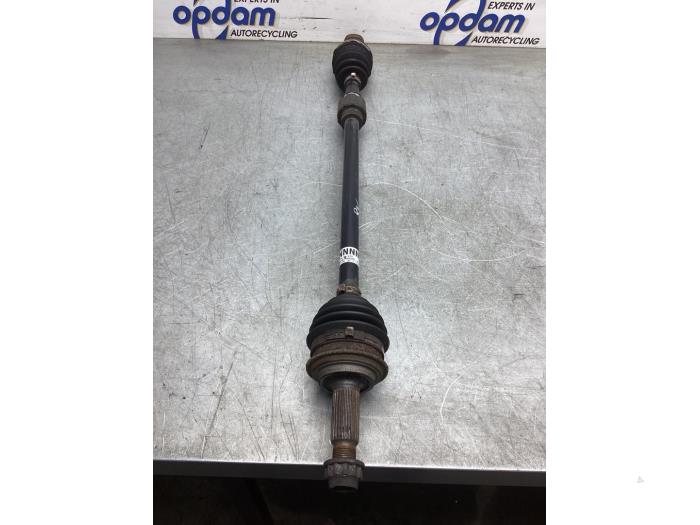 Front drive shaft, right from a Toyota Yaris II (P9) 1.33 16V Dual VVT-I 2009