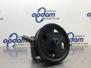 Used Power steering pump Ford Focus 2 Wagon 1.6 16V Price € 100,00 Margin scheme offered by Gebr Opdam B.V.