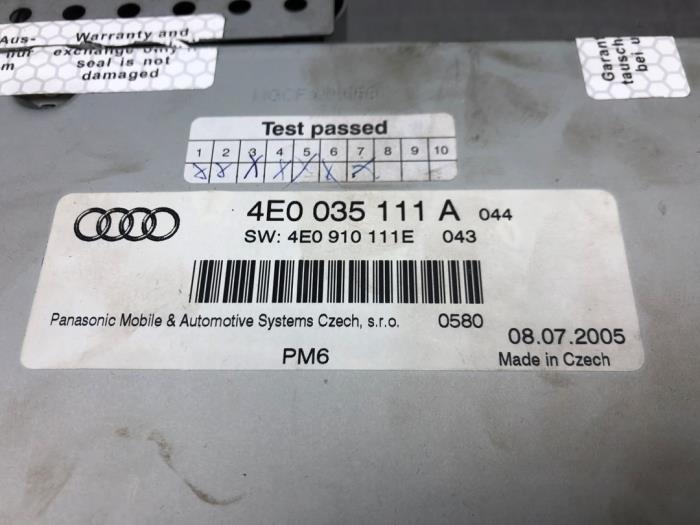 CD changer from a Audi A6 (C6) 3.2 V6 24V FSI Quattro 2005