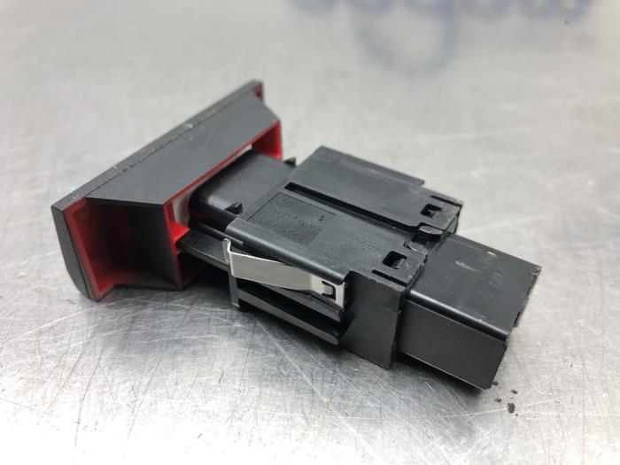 Panic lighting switch from a Seat Leon ST (5FF) 1.4 TSI 16V 2017