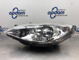 Used Headlight, left Peugeot 307 SW (3H) 2.0 16V Price € 75,00 Margin scheme offered by Gebr Opdam B.V.