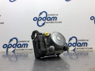 Usagé Pompe ABS Opel Corsa D 1.4 16V Twinport Prix € 250,00 Règlement à la marge proposé par Gebr Opdam B.V.