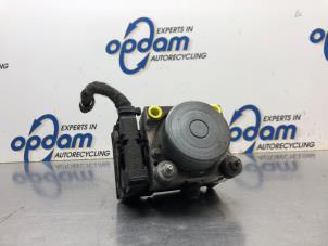 Usagé Pompe ABS Opel Corsa D 1.0 Prix € 300,00 Règlement à la marge proposé par Gebr Opdam B.V.