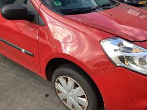 Used Front wing, right Renault Clio III (BR/CR) 1.2 16V 75 Price € 75,00 Margin scheme offered by Gebr Opdam B.V.