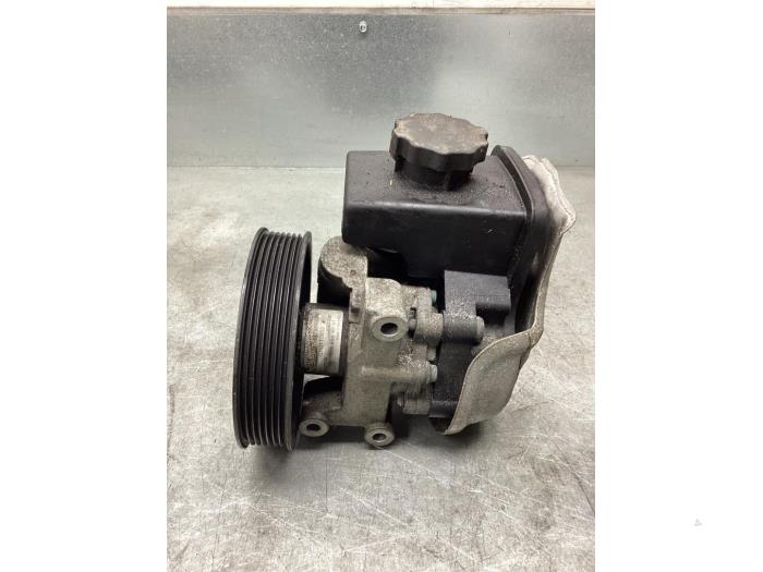 Usagé Pompe de direction Mercedes C (W203) 1.8 C-180K 16V Prix € 75,00 Règlement à la marge proposé par Gebr Opdam B.V.