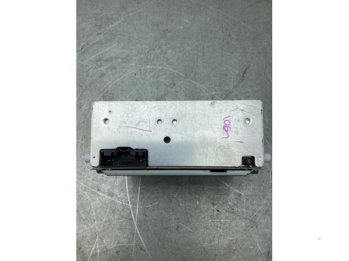 Radio CD player from a Ford Fiesta 6 (JA8) 1.6 TDCi 16V 95 2012