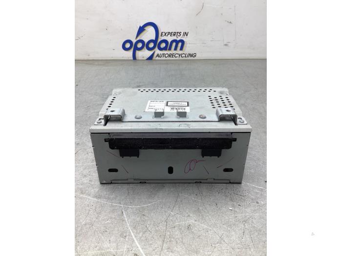 Radio CD player from a Ford Fiesta 6 (JA8) 1.6 TDCi 16V 95 2012