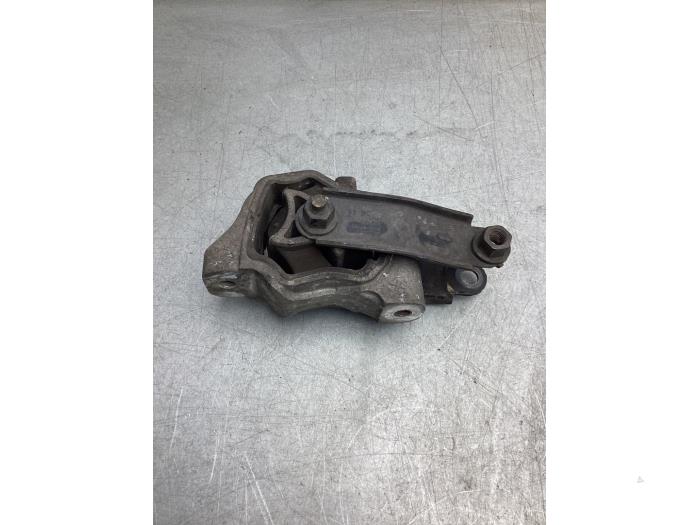 Used Engine mount Landrover Evoque Price € 30,00 Margin scheme offered by Gebr Opdam B.V.