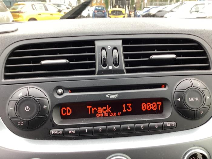 Radioodtwarzacz CD z Fiat 500 (312) 0.9 TwinAir 80 2014