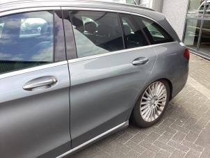 Używane Drzwi lewe tylne wersja 4-drzwiowa Mercedes C Estate (S205) C-350 e 2.0 16V Cena € 600,00 Procedura marży oferowane przez Gebr Opdam B.V.