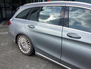 Używane Drzwi prawe tylne wersja 4-drzwiowa Mercedes C Estate (S205) C-350 e 2.0 16V Cena € 600,00 Procedura marży oferowane przez Gebr Opdam B.V.