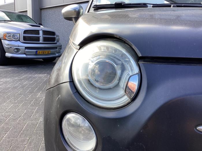 Używane Reflektor prawy Fiat 500 (312) 1.4 16V Cena € 125,00 Procedura marży oferowane przez Gebr Opdam B.V.