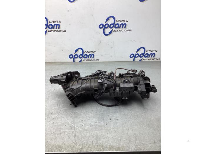 Intake manifold from a BMW 3 serie Touring (E91) 318d 16V 2012