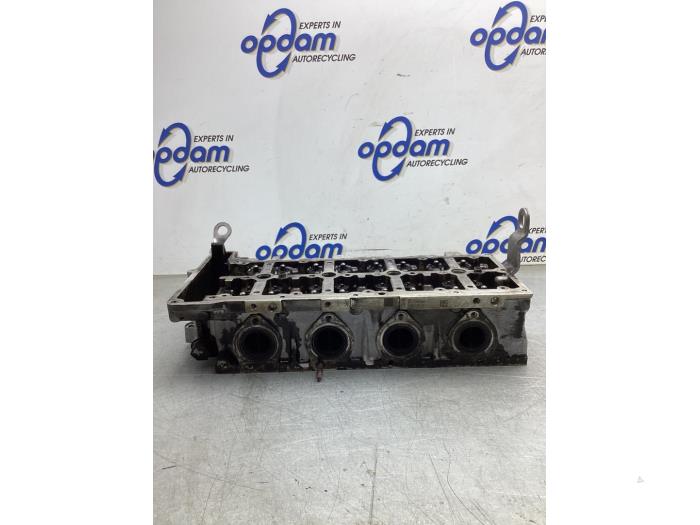 Cylinder head from a BMW 3 serie Touring (F31) 320d 2.0 16V 2013