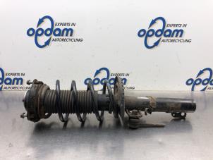 Used Front shock absorber rod, left Volkswagen Polo IV (9N1/2/3) 1.2 Price € 50,00 Margin scheme offered by Gebr Opdam B.V.