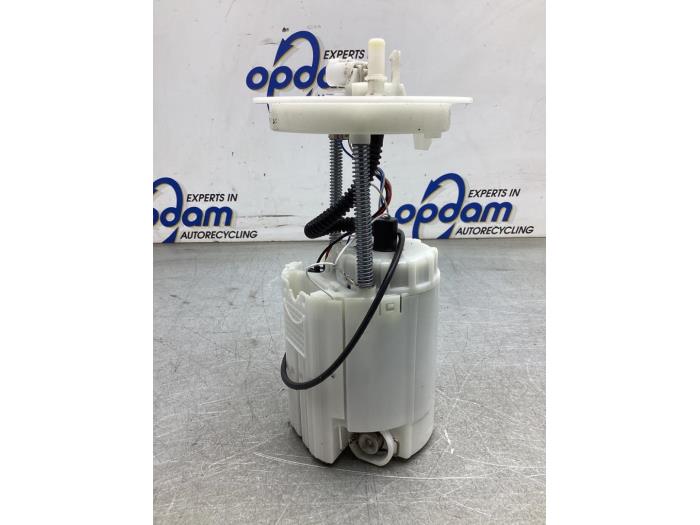 Begagnade Bensinpump Opel Karl 1.0 12V Pris € 50,00 Marginaltabell erbjuds av Gebr Opdam B.V.