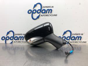 Used Wing mirror, right Renault Clio IV Estate/Grandtour (7R) 1.5 Energy dCi 90 FAP Price € 50,00 Margin scheme offered by Gebr Opdam B.V.