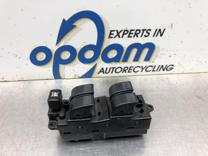 Usados Interruptor de ventanilla eléctrica Mazda 6 Sport (GG14) 2.0i 16V Precio € 32,00 Norma de margen ofrecido por Gebr Opdam B.V.
