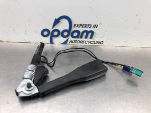 Usagé Insertion ceinture de sécurité avant gauche Opel Corsa D 1.4 16V Twinport Prix € 100,00 Règlement à la marge proposé par Gebr Opdam B.V.