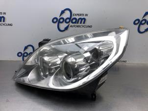 Used Headlight, left Opel Vectra C Caravan 2.2 DIG 16V Price € 250,00 Margin scheme offered by Gebr Opdam B.V.