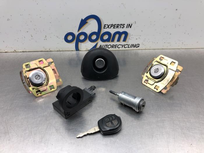 Set of cylinder locks (complete) from a Opel Agila (A) 1.2 16V Twin Port 2006