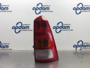 Używane Tylne swiatlo pozycyjne prawe Ford Focus 1 Wagon 1.4 16V Cena € 35,00 Procedura marży oferowane przez Gebr Opdam B.V.