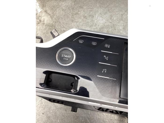 Controlador de pantalla multimedia de un Citroen C4 Grand Picasso 2019
