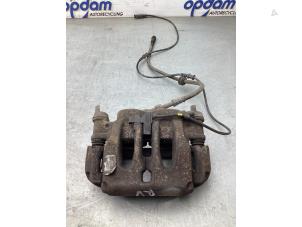 Used Front brake calliper, right Mercedes Vito (447.6) 2.2 114 CDI 16V Price € 100,00 Margin scheme offered by Gebr Opdam B.V.