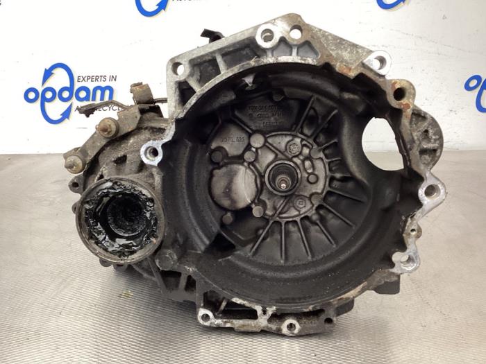 Gearbox from a Volkswagen Golf IV (1J1) 1.4 16V 2001