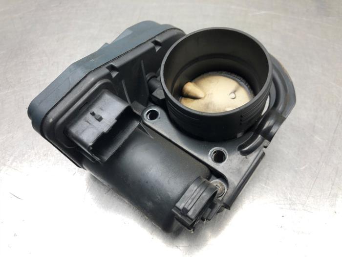 Throttle body from a Peugeot 307 (3A/C/D) 1.6 16V 2005