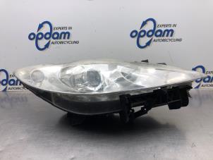 Used Headlight, right Peugeot 307 (3A/C/D) 1.6 16V Price € 100,00 Margin scheme offered by Gebr Opdam B.V.