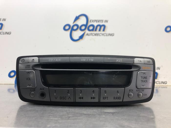 Radio/Lecteur CD d'un Toyota Aygo (B10) 1.0 12V VVT-i 2008
