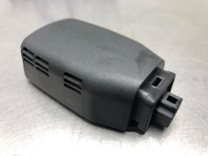 Rain sensor from a Mazda 2 (DJ/DL) 1.5 SkyActiv-G 90 2019