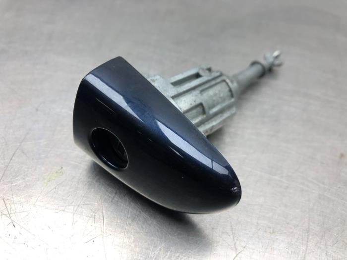 Door lock cylinder, left from a Mazda 2 (DJ/DL) 1.5 SkyActiv-G 90 2019