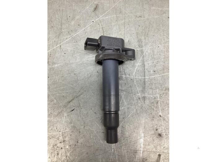 Ignition coil from a Toyota Yaris III (P13) 1.5 16V Hybrid 2015